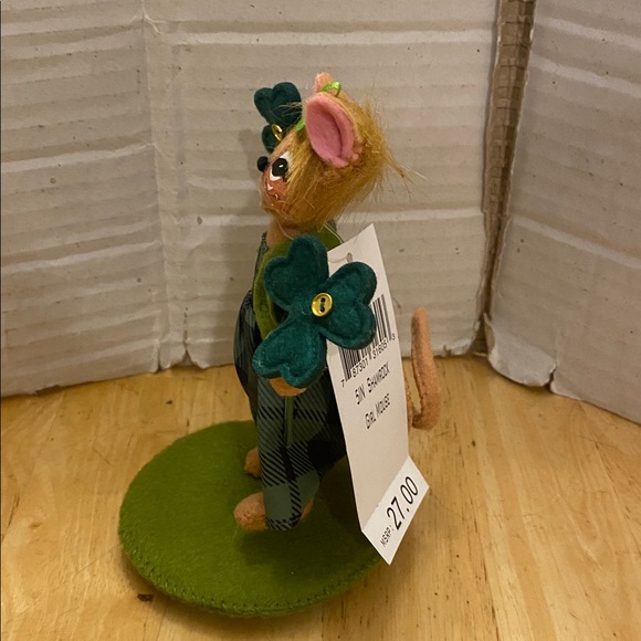 Annalee 5 inch shamrock girl Mouse. NWT. Perfect for St Patrick’s Day decor - Picture 3 of 6